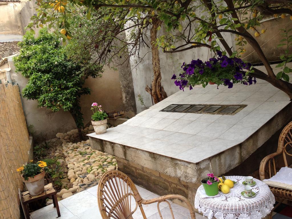 Case Vacanze Le Rose Villa Noto Bagian luar foto